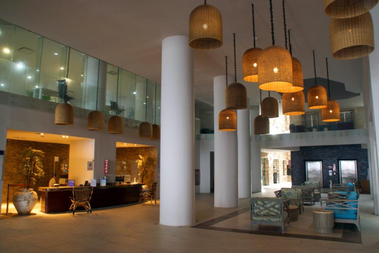 Royal Villas Resort Mazatlán Eksteriør bilde The lobby of the hotel