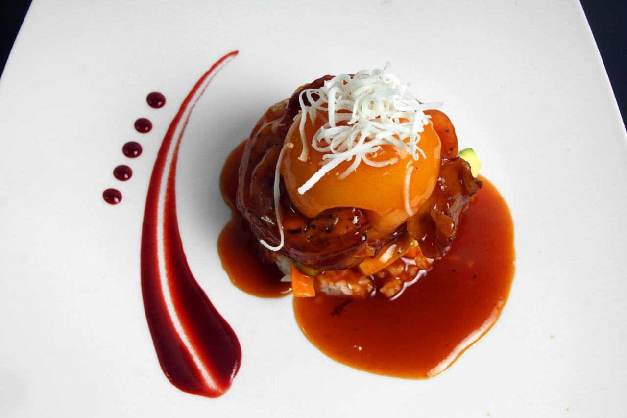 Royal Villas Resort Mazatlán Eksteriør bilde A plated duck dish