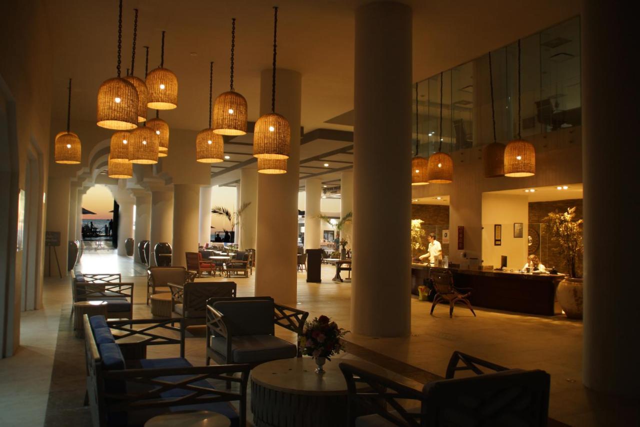 Royal Villas Resort Mazatlán Eksteriør bilde The lobby of the hotel