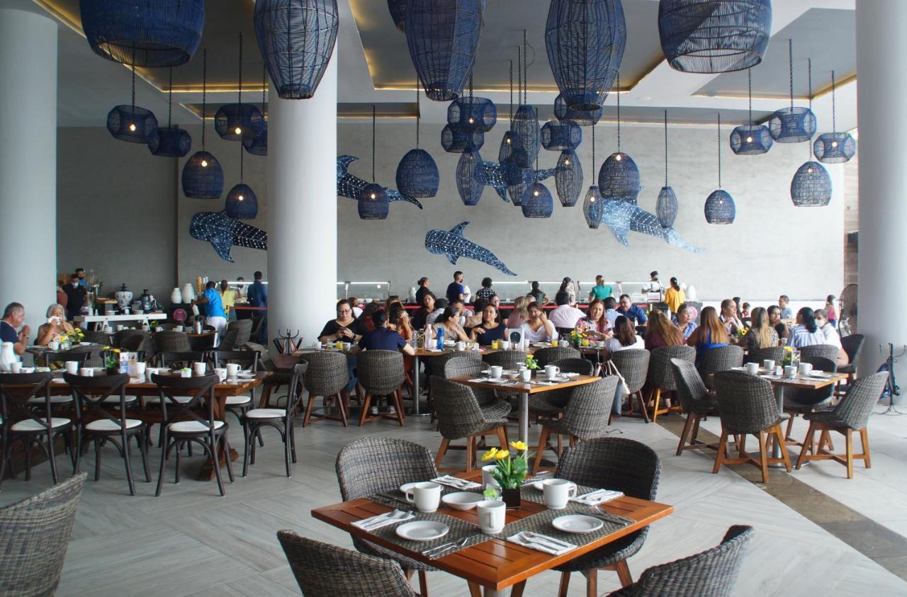 Royal Villas Resort Mazatlán Eksteriør bilde The restaurant at the 1018
