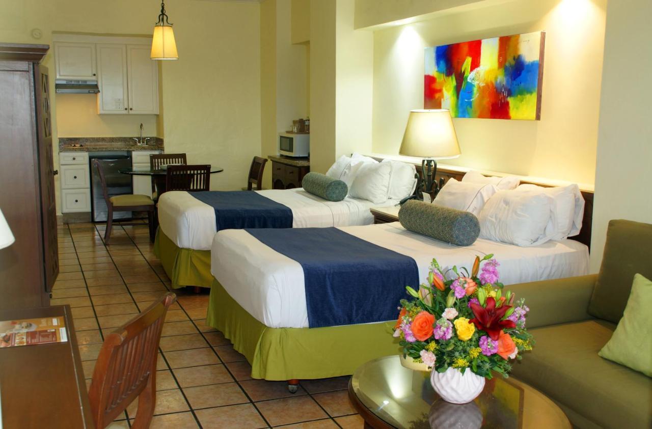 Royal Villas Resort Mazatlán Eksteriør bilde A typical hotel room
