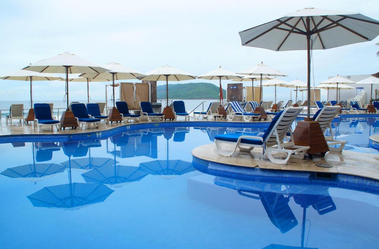 Royal Villas Resort Mazatlán Eksteriør bilde The pool at the resort