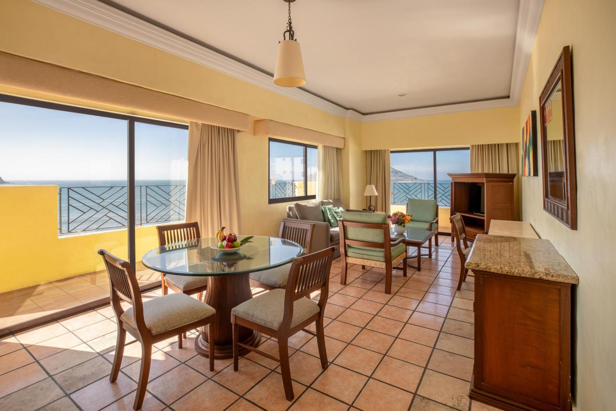 Royal Villas Resort Mazatlán Eksteriør bilde A suite at the Sheraton Vistana Resort